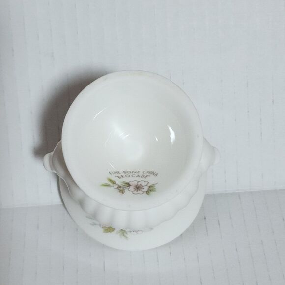 "Brocade" Fine Bone China Small Vase White Gold Floral 4"-Tall - Picture 6 of 7